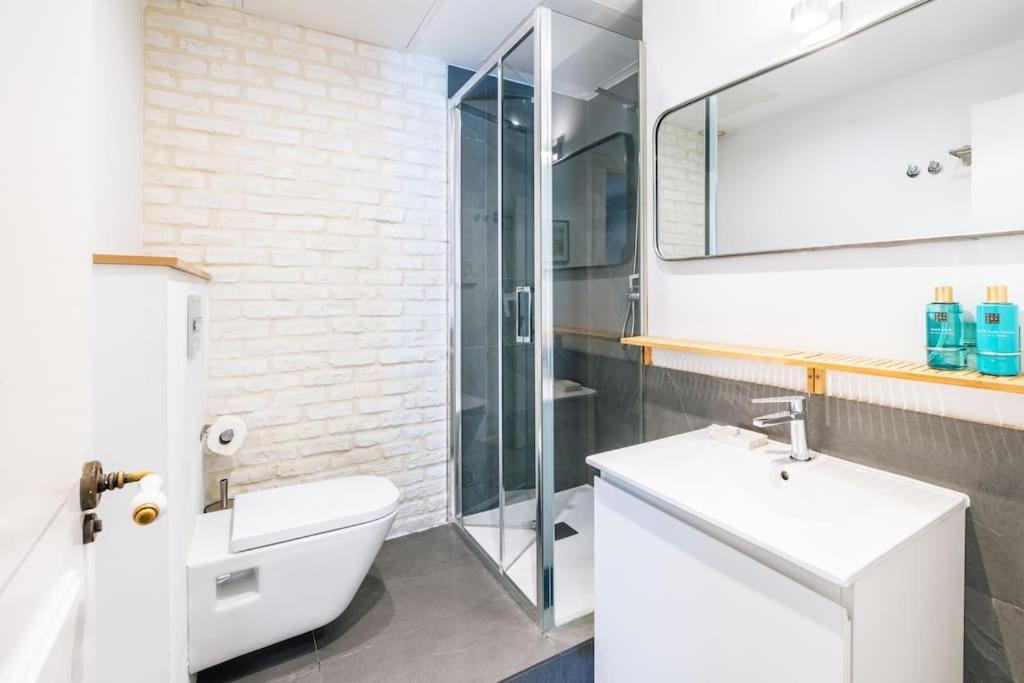 マドリードAmazing Flat 5 Balconies In Chueca - Gran Viaアパートメント エクステリア 写真