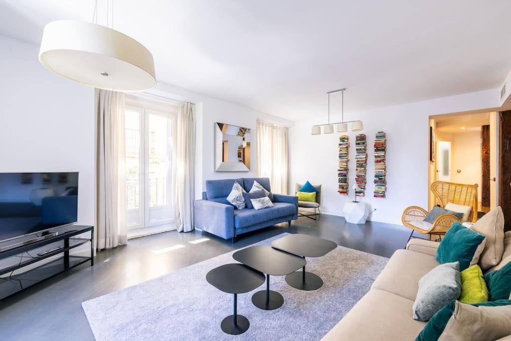 マドリードAmazing Flat 5 Balconies In Chueca - Gran Viaアパートメント エクステリア 写真