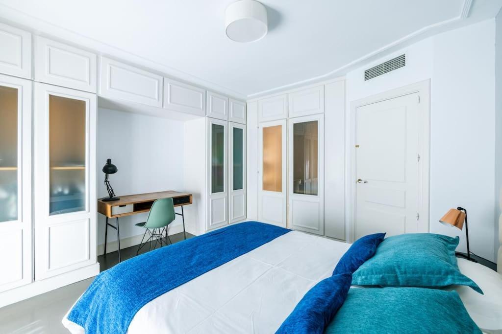 マドリードAmazing Flat 5 Balconies In Chueca - Gran Viaアパートメント エクステリア 写真