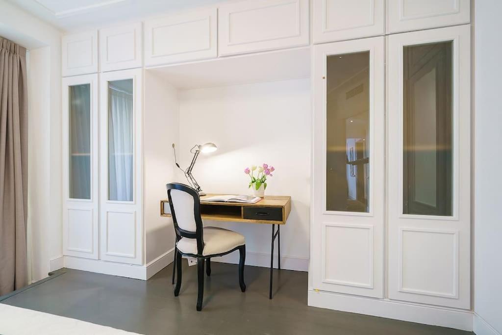 マドリードAmazing Flat 5 Balconies In Chueca - Gran Viaアパートメント エクステリア 写真