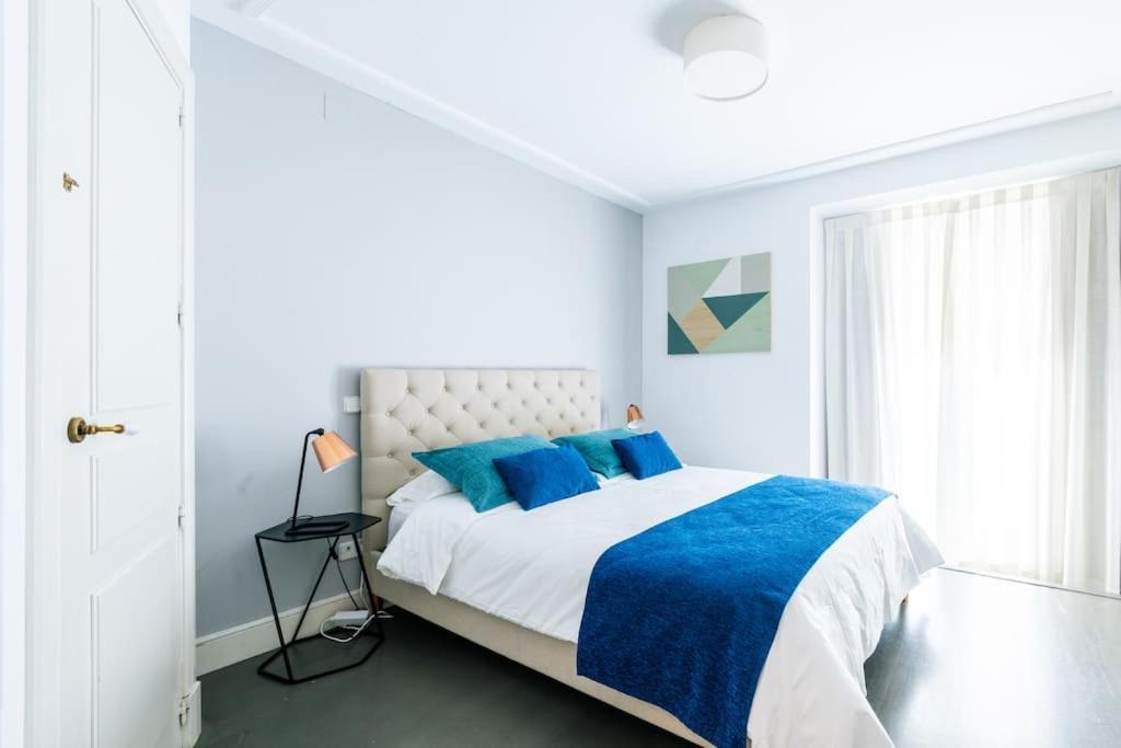 マドリードAmazing Flat 5 Balconies In Chueca - Gran Viaアパートメント エクステリア 写真