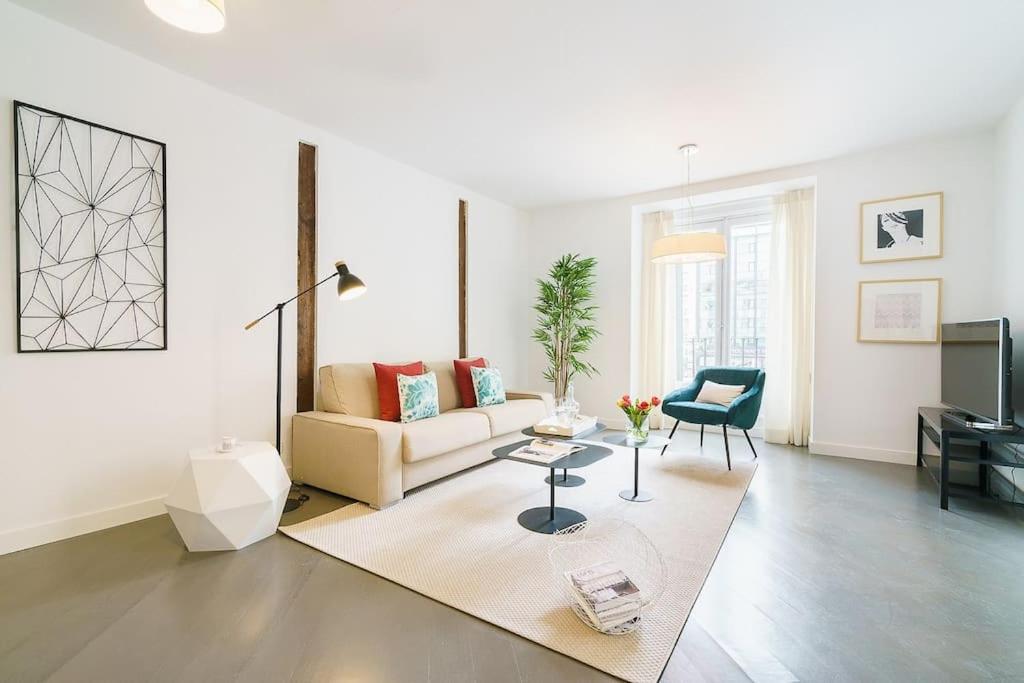 マドリードAmazing Flat 5 Balconies In Chueca - Gran Viaアパートメント エクステリア 写真