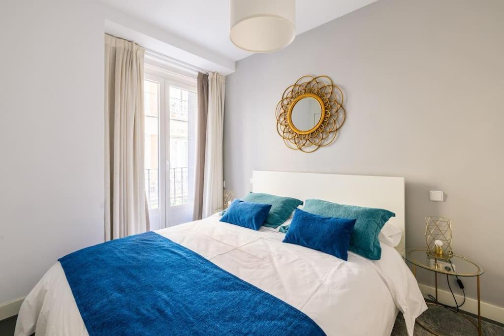 マドリードAmazing Flat 5 Balconies In Chueca - Gran Viaアパートメント エクステリア 写真