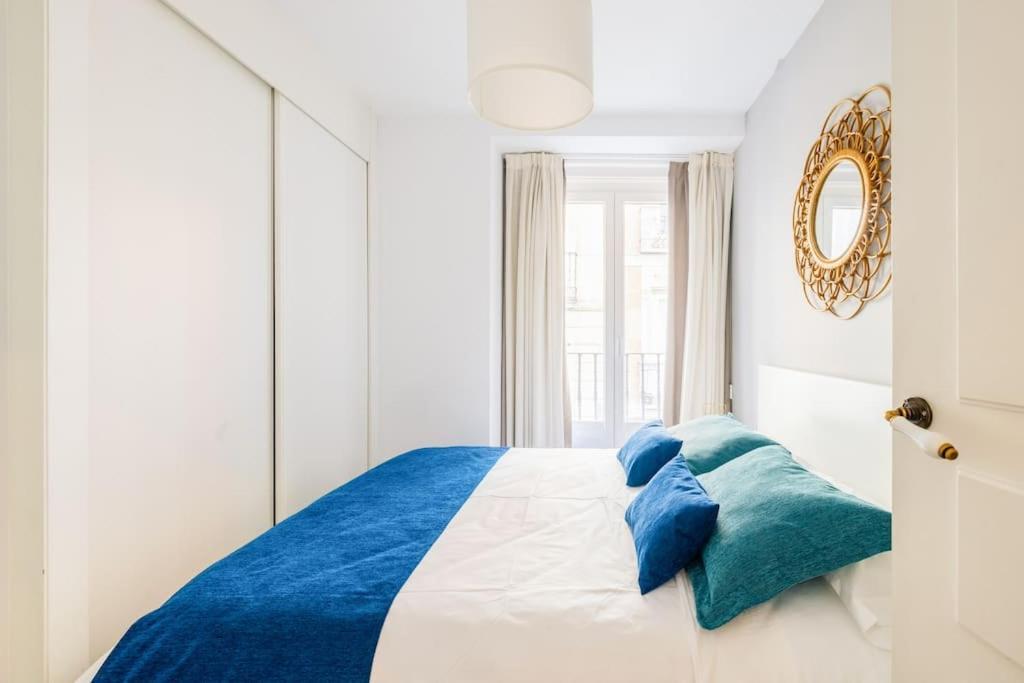 マドリードAmazing Flat 5 Balconies In Chueca - Gran Viaアパートメント エクステリア 写真