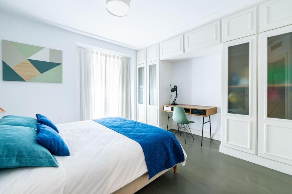 マドリードAmazing Flat 5 Balconies In Chueca - Gran Viaアパートメント エクステリア 写真